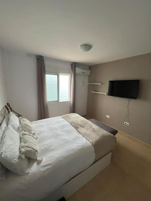 Apartamento A Pie De Playa Con Vistas Al Mar. Sorvilan Bagian luar foto